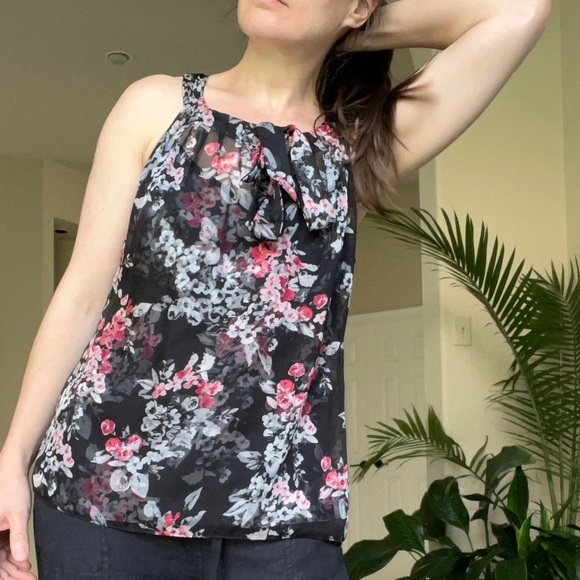 White House Black Market Bow Tie Printed Black Pink Floral Halter Top, size 6P - Picture 2 of 14